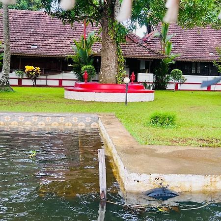 The Pamba Heritage Villa Champakulam ภายนอก รูปภาพ