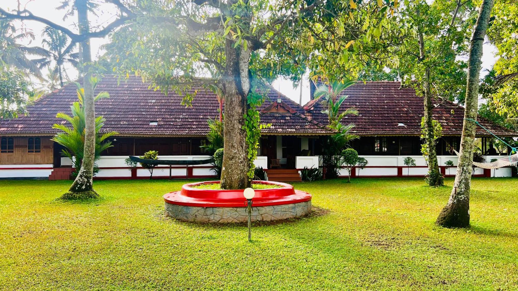 The Pamba Heritage Villa Champakulam ภายนอก รูปภาพ