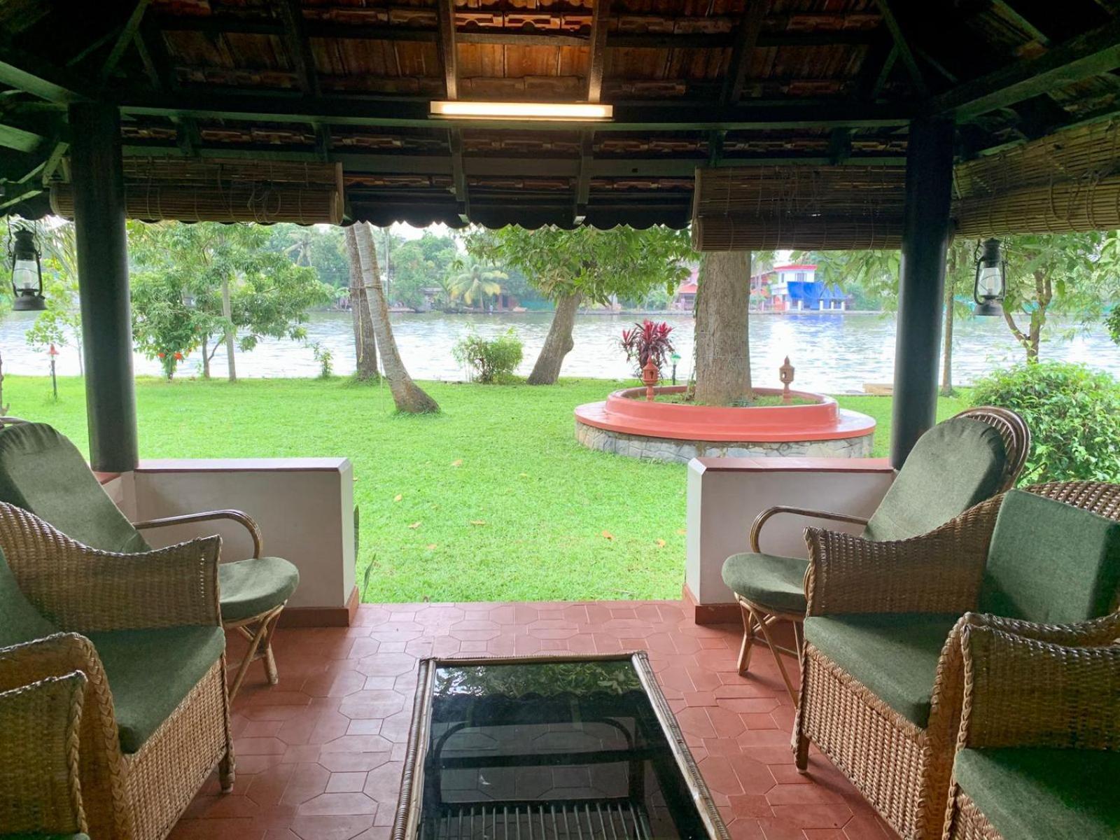 The Pamba Heritage Villa Champakulam ภายนอก รูปภาพ